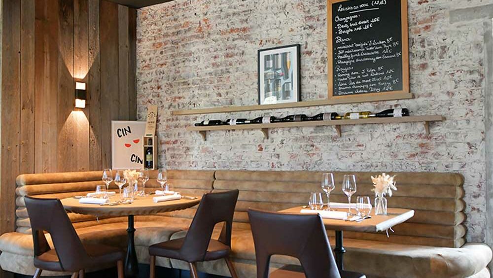 intérieur du restaurant l'essentiel à attiches